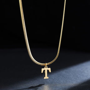 Colar Feminino Com Pingente de Letras Banhado em Ouro 18K