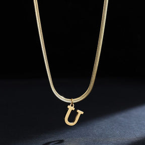 Colar Feminino Com Pingente de Letras Banhado em Ouro 18K