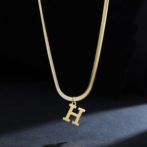 Colar Feminino Com Pingente de Letras Banhado em Ouro 18K