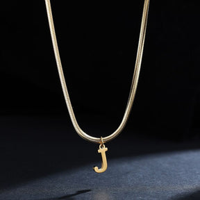 Colar Feminino Com Pingente de Letras Banhado em Ouro 18K