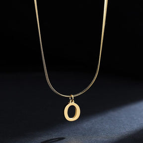 Colar Feminino Com Pingente de Letras Banhado em Ouro 18K