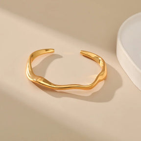 Bracelete Feminino Estilo Torcido Banhado em Ouro 18K