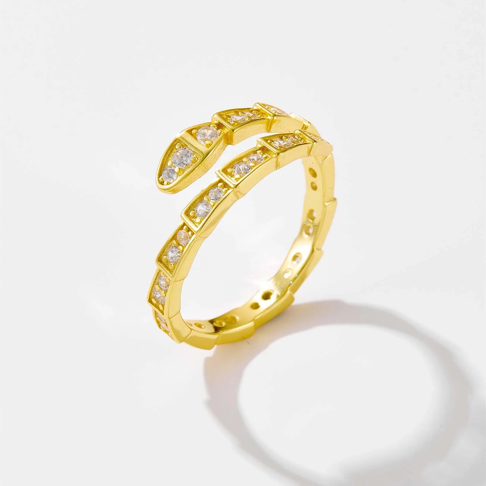 Anel Feminino Cravejado com Pedra Zircônia Banhado em Ouro 18K